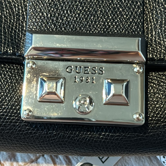 Guess Crossbody - Picture 3 of 6